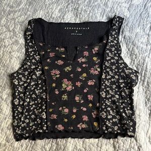 cropped sleeveless flower top